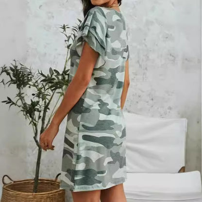 Robe de loisir pour femmes avec détails en volants et design camouflage Chic und Stil