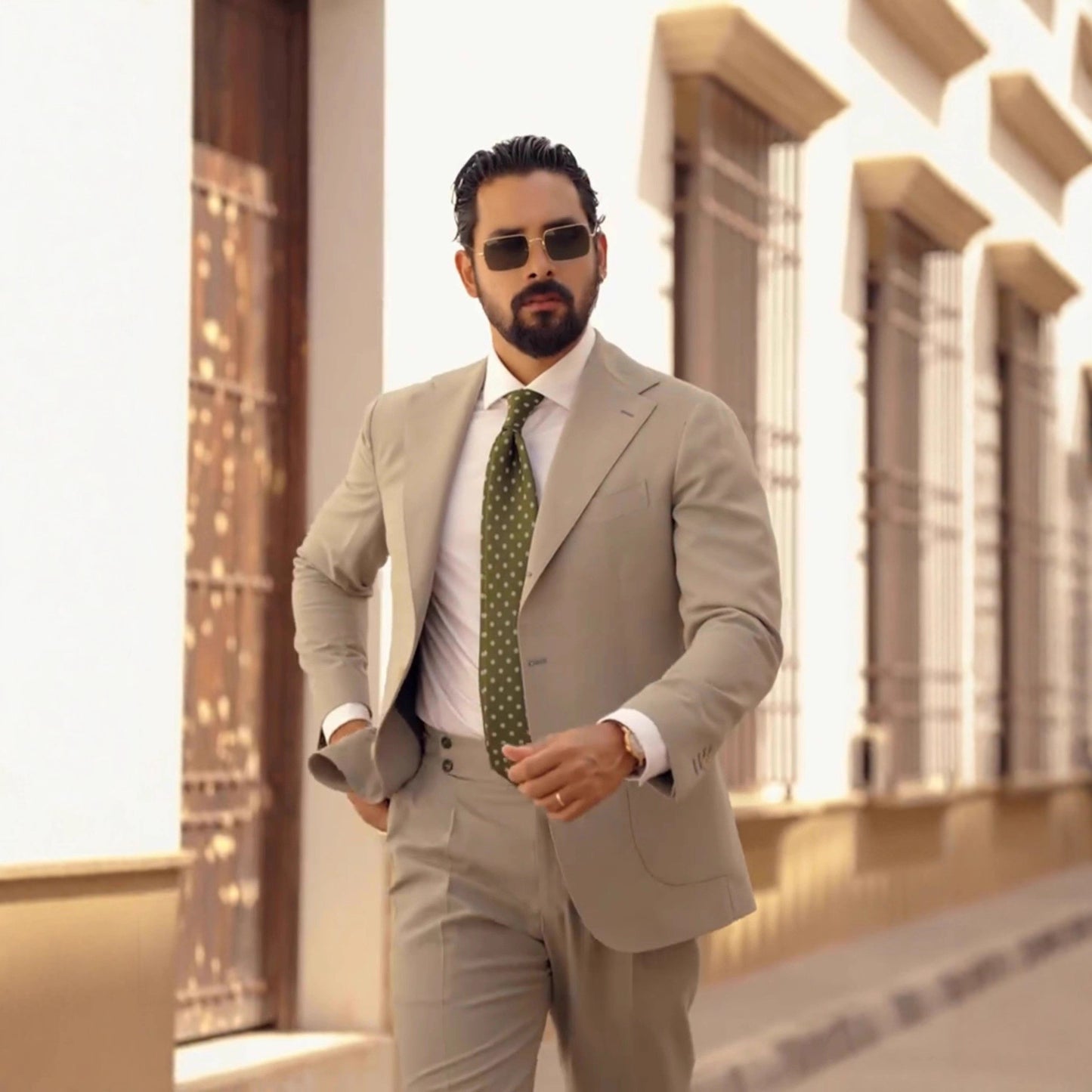 Costume élégant pour hommes au design moderne avec des détails stylés Chic und Stil