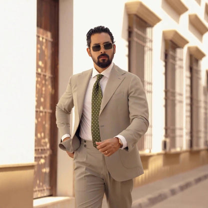 Costume élégant pour hommes au design moderne avec des détails stylés Chic und Stil