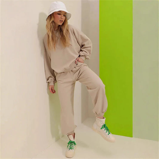Casual set for women with loose top and comfortable pants Chic and Style