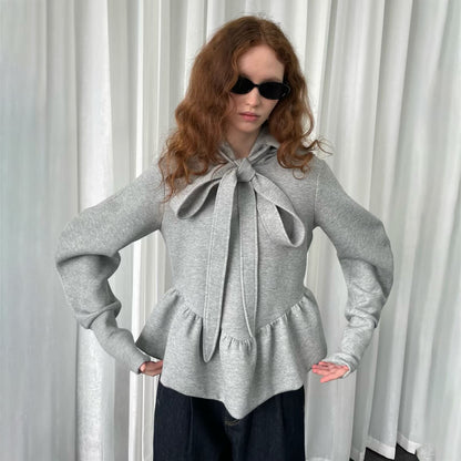 Pull femme avec détail de cravate et volants Chic und Stil