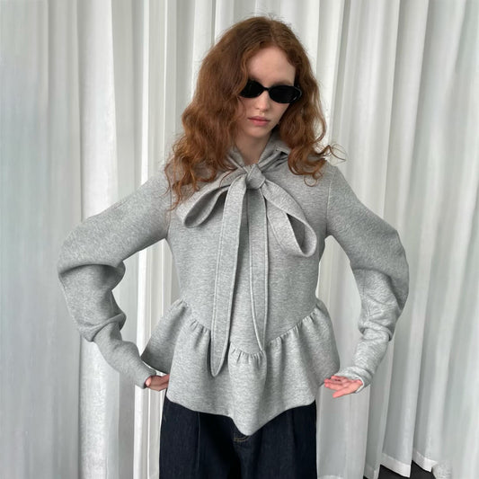 Pull femme avec détail de cravate et volants Chic und Stil