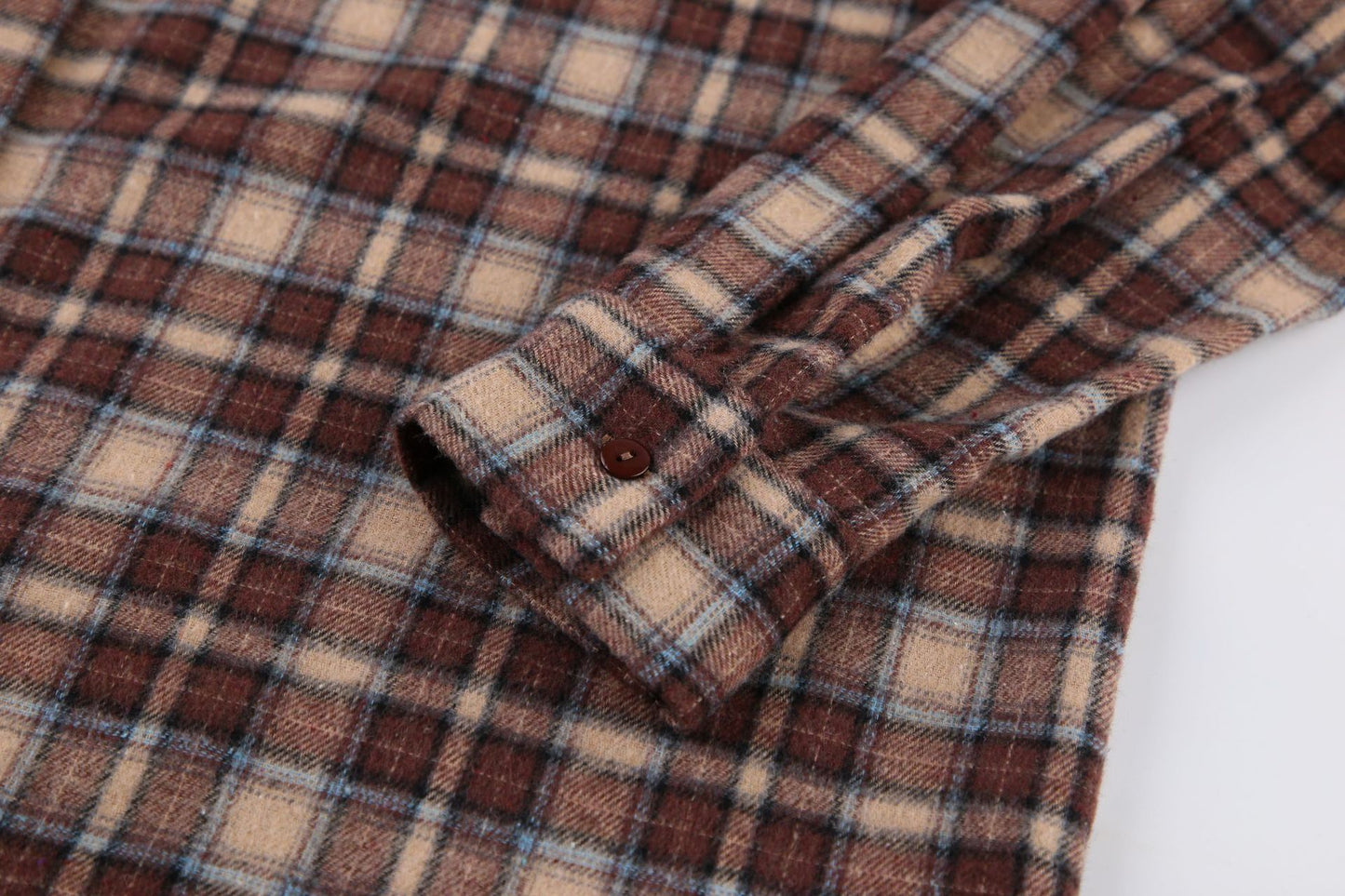 Blouse en flanelle à carreaux pour femmes avec une coupe élégante et des manches confortables Chic und Stil