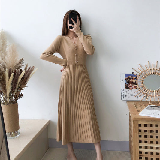 Robe en tricot pour femmes avec décolleté en V et détails de boutons Chic und Stil