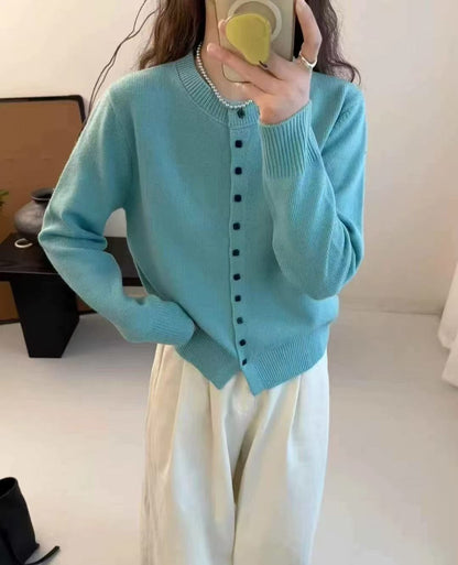 Cardigan à boutons élégant pour femmes en laine de haute qualité Chic und Stil