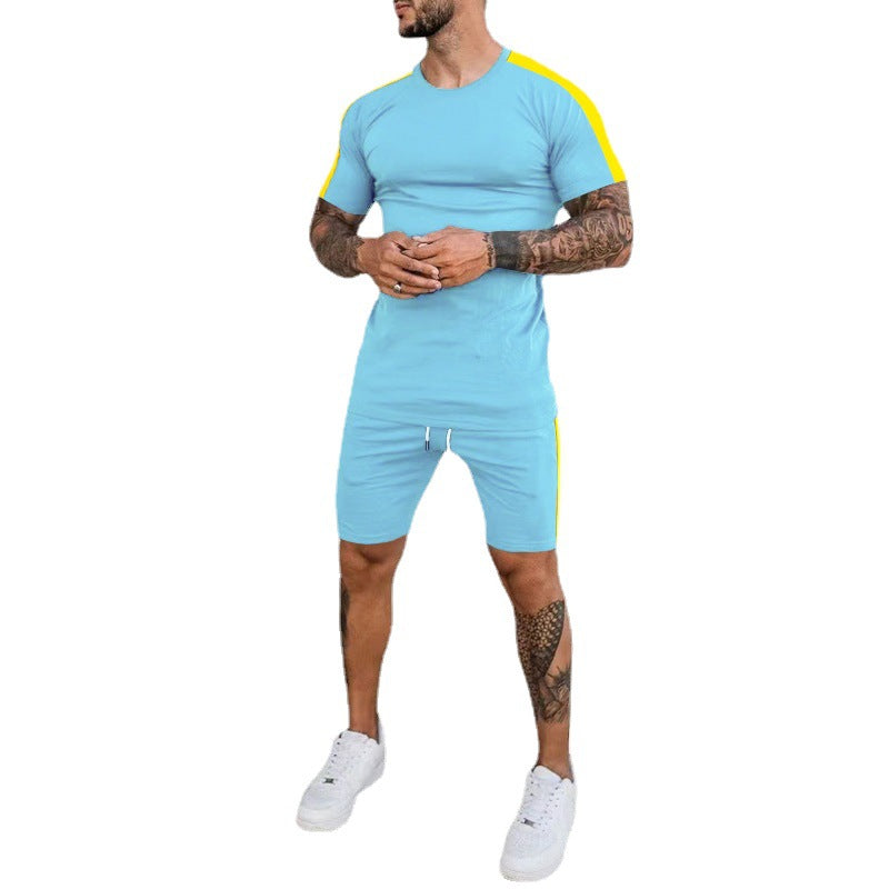 Men's sports set with short sleeves and shorts with contrasting details Chic und Stil