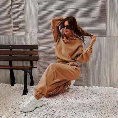 Comfortable women's sweatpants with hood and gathers Chic and Style