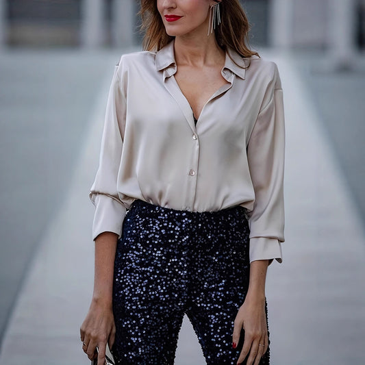 Dames blouse en soie élégante avec des détails de bouton minimalistes Chic und Stil