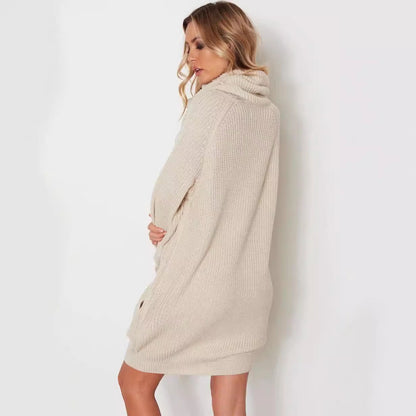 Robe en tricot pour femmes avec grand col Chic und Stil