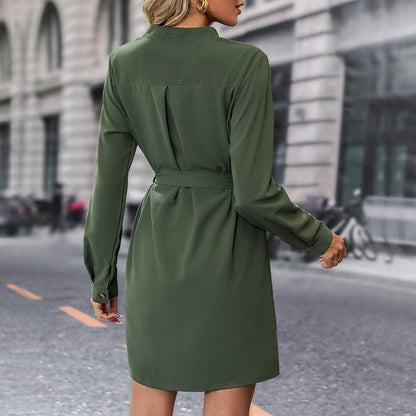 Robe chemise pour dames avec ceinture à la taille et élégant boutonnage Chic und Stil