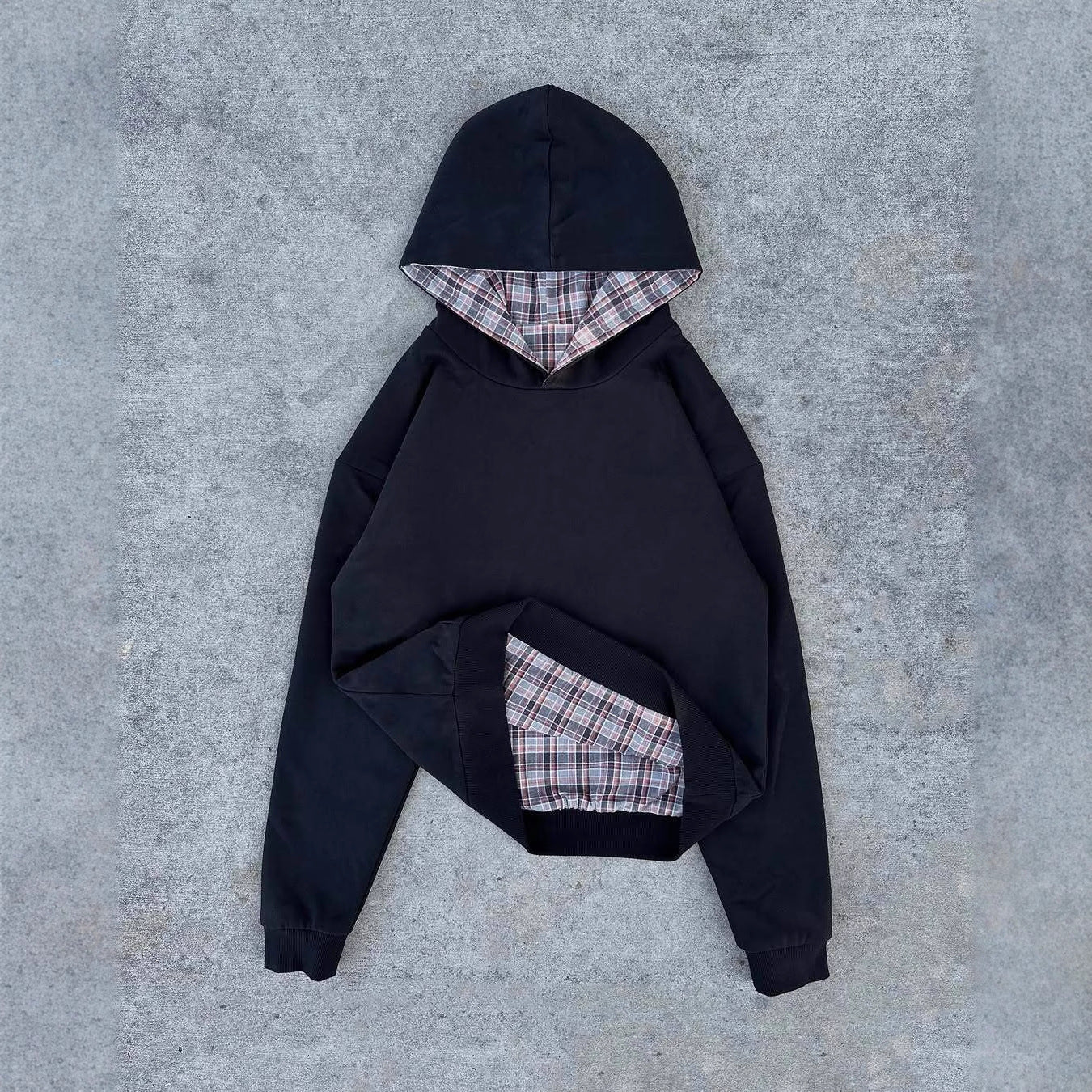 Haut de survêtement décontracté pour femmes avec doublure en matelassé et motif à carreaux contrasté Chic & Stil