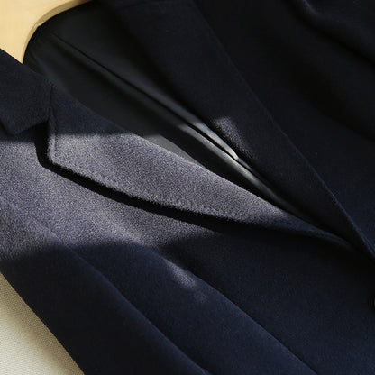 Blazer structuré pour femmes avec boutons décoratifs Chic und Stil