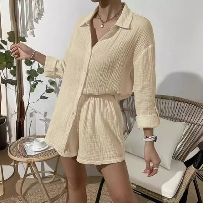 Ensemble haut à manches courtes et shorts léger pour dames Chic und Stil