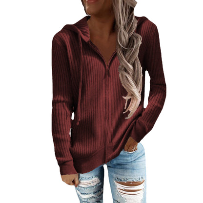 Veste à capuche pour femmes au design moderne en tricot côtelé avec poches Chic und Stil