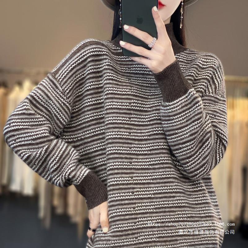 Pull en tricot pour femmes avec un motif à rayures moderne et des trous pour les pouces confortables Chic und Stil