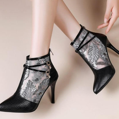 Bottes de cheville élégantes pour dames avec un matériau supérieur transparent et des applications scintillantes Chic und Stil