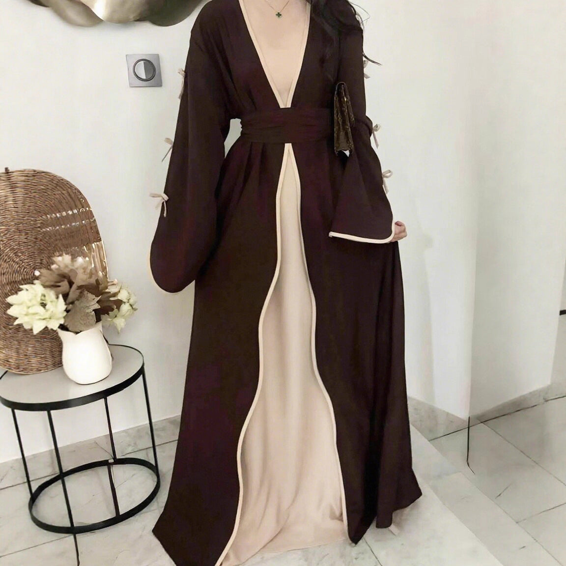 Robe maxi femme avec des détails de nœud élégants et une coupe fluide Chic und Stil