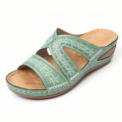 Sandales à brides confortables pour femmes avec design floral et ouvertures adjacentes Chic und Stil