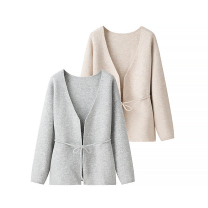 Dames Gilet en maille douillette avec décolleté en V profond et cordon de taille Chic und Stil