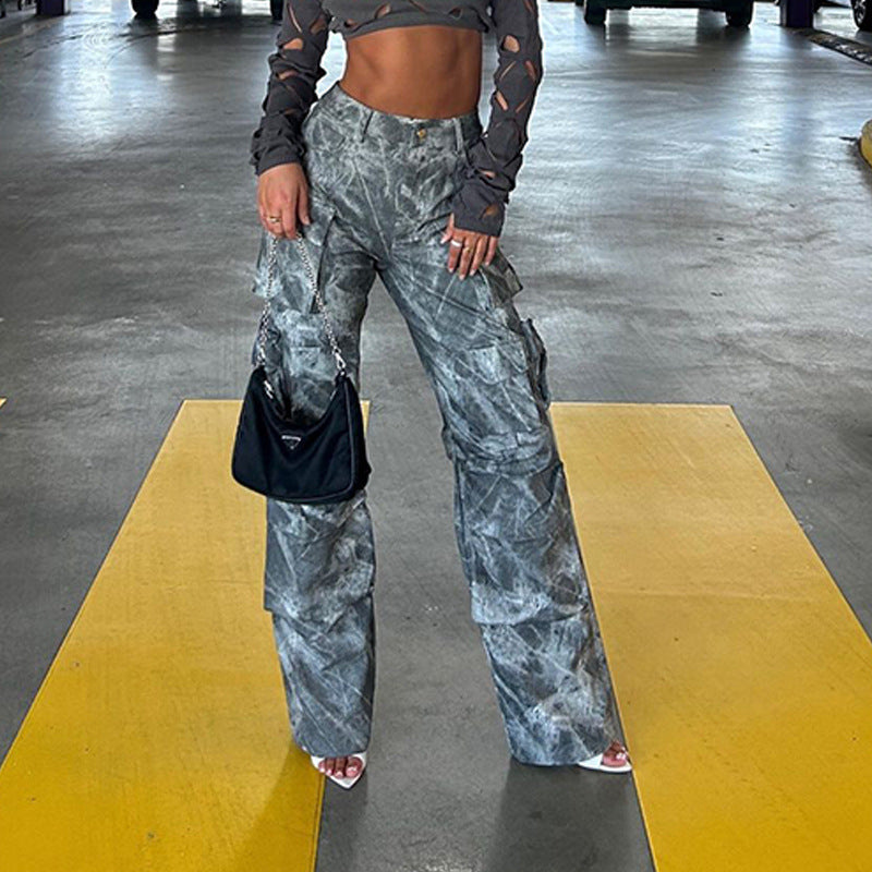 Wide-leg cargo pants for women with playful print Chic und Stil