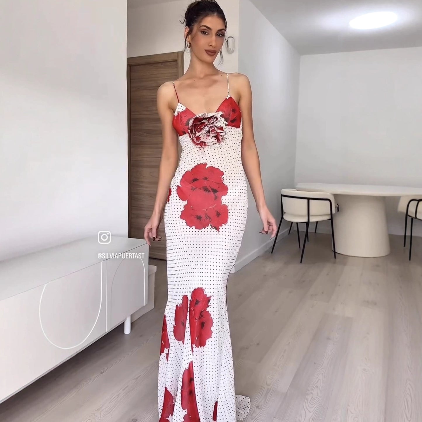 Robe à bretelles spaghetti pour femmes avec imprimé floral et détails en volants Chic und Stil