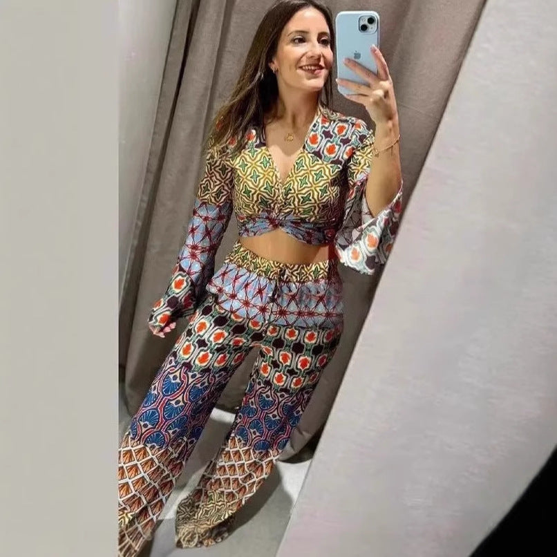 Wide printed pants for women with elastic waist and trendy design Chic und Stil