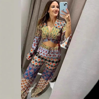 Wide printed pants for women with elastic waist and trendy design Chic und Stil
