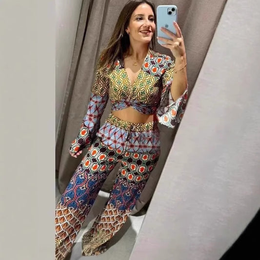 Wide printed pants for women with elastic waist and trendy design Chic und Stil