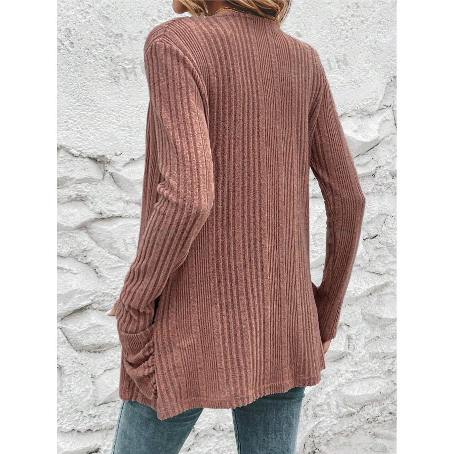 Veste en tricot pour femmes avec un motif en côtes réchauffant et des poches pratiques Chic und Stil
