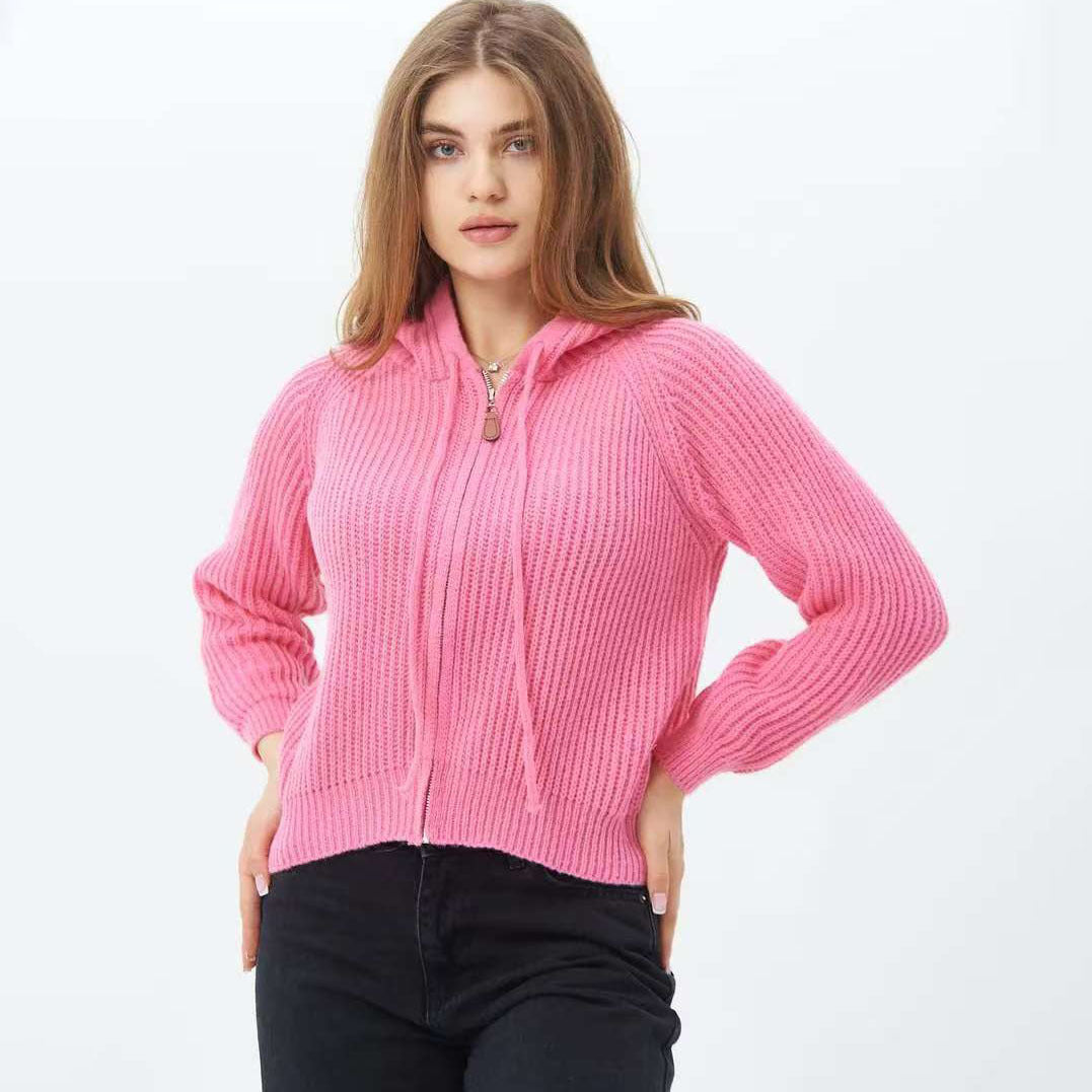 Sweat à capuche court pour femmes en matériau en tricot côtelé doux avec des cordons pratiques Chic & Stil