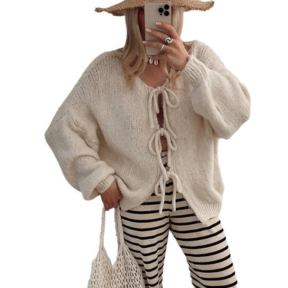 Dames Gilet en tricot douillet avec des liens décoratifs Chic und Stil