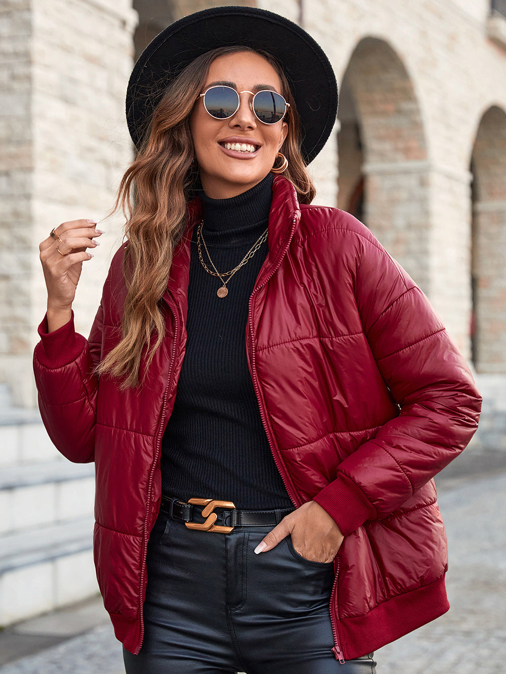 Elegant women's quilted jacket with high collar and modern pockets Chic and Style