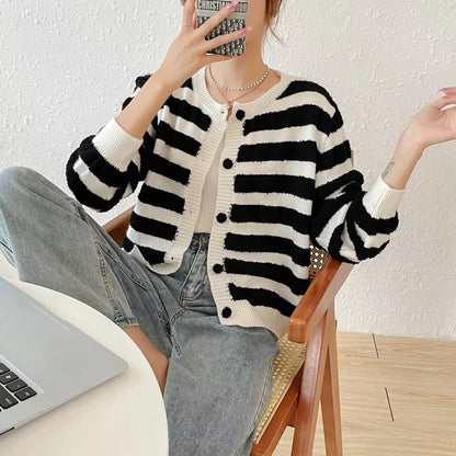 Dames Pull-over en tricot douillet avec des rayures maritimes Chic und Stil