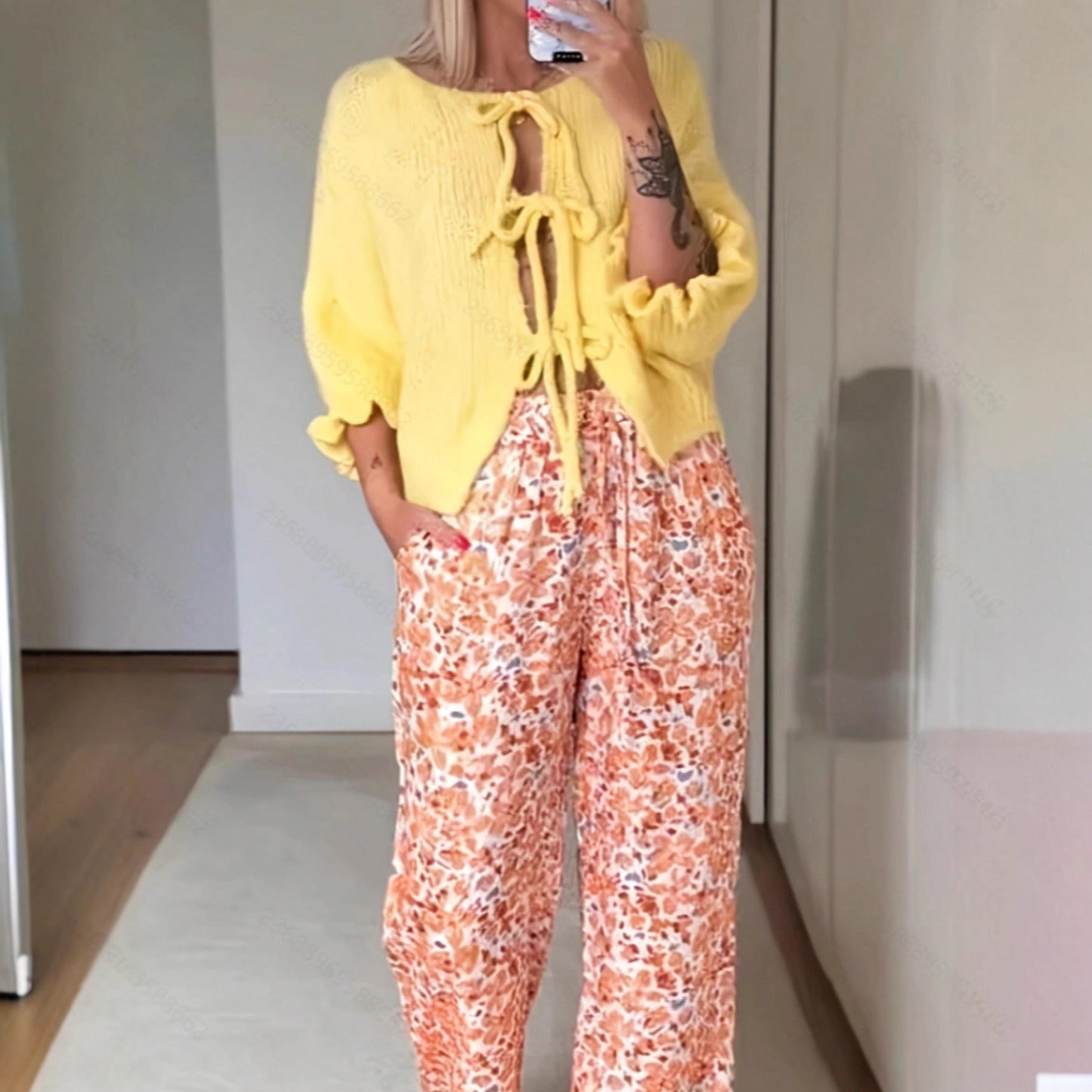 Dame Grosse maille cardigan avec des détails noués de manière ludique Chic und Stil