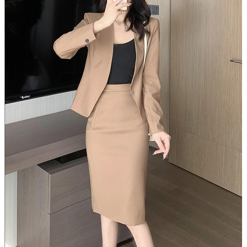 Costume sur mesure pour femmes avec jupe Chic und Stil