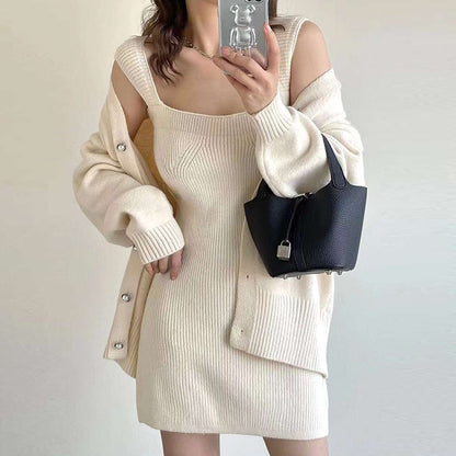 Robe en tricot pour femmes avec un motif à fines côtes et une coupe asymétrique Chic und Stil