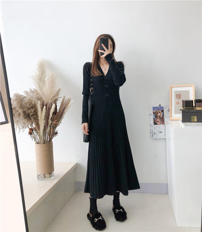 Robe tricot pour femmes avec décolleté en V et détails de boutons décoratifs Chic und Stil