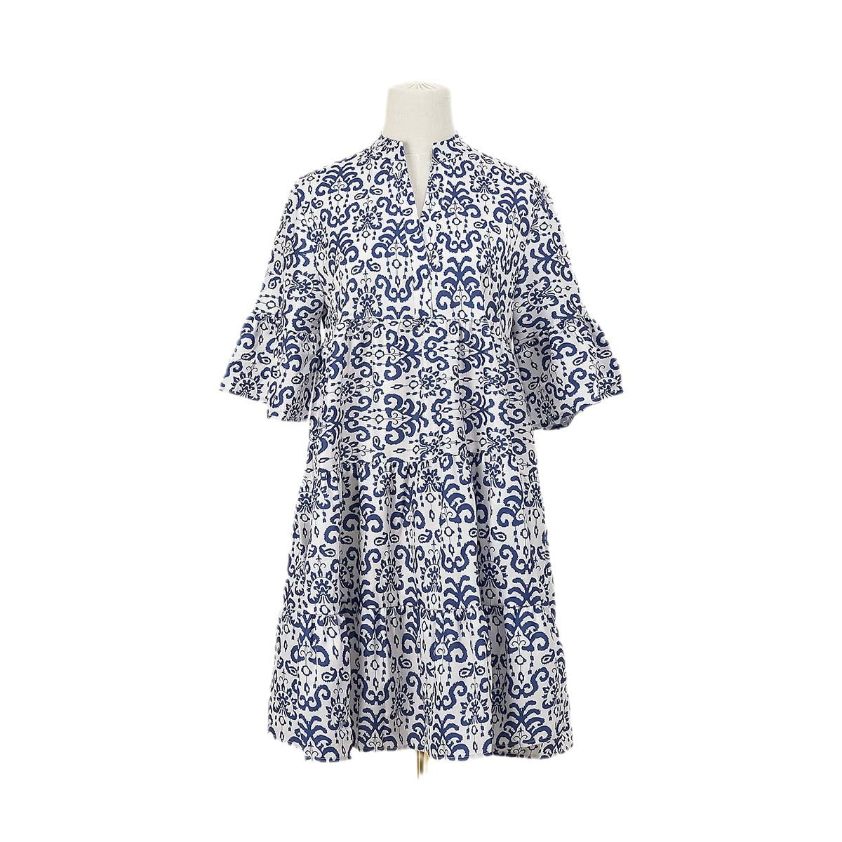 Robe chemise pour femmes avec des manches volumineuses à volant et un motif floral espiègle Chic und Stil