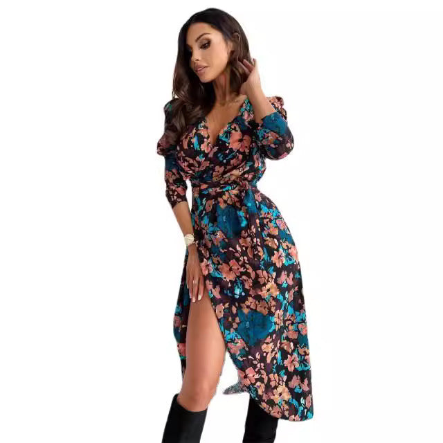 Robe enveloppante fluide pour femmes avec design floral et fente profonde Chic und Stil