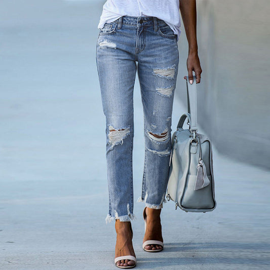 Jeans détruits pour femmes au style boyfriend décontracté avec des ourlets effilochés Chic und Stil