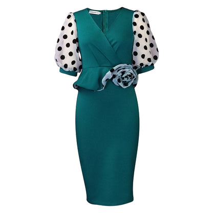 Robe de cocktail cintrée pour femmes avec manches bouffantes transparentes et accent floral Chic und Stil