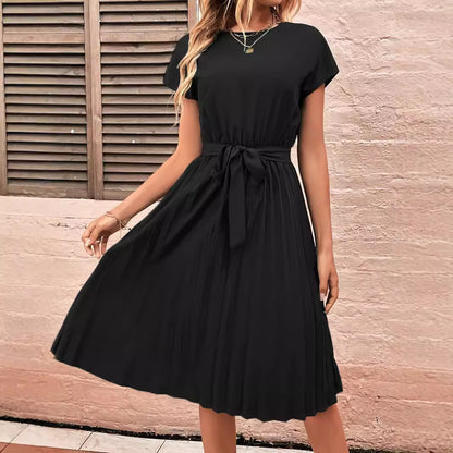 Robe midi femme avec coupe cintrée et design froncé stylé Chic und Stil