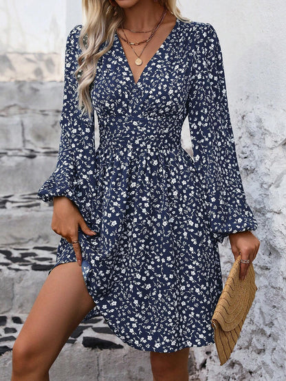 Robe portefeuille moderne pour dames avec des manches bouffantes décontractées et une ceinture à la taille Chic und Stil
