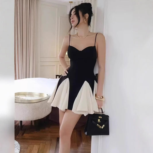 Robe d'été pour femmes avec un design contrastant éclatant Chic und Stil
