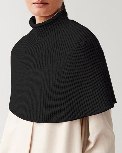 Cape en tricot pour dames avec col montant et fine structure en rib Chic und Stil