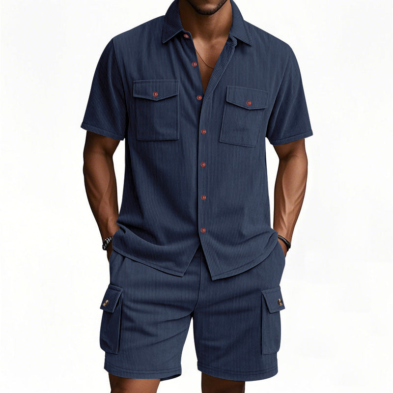 Chemise décontractée pour hommes et ensemble de shorts avec poches poitrine pratiques et taille élastique Chic und Stil