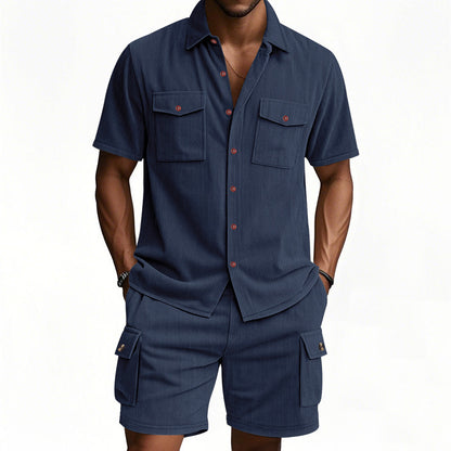 Chemise décontractée pour hommes et ensemble de shorts avec poches poitrine pratiques et taille élastique Chic und Stil