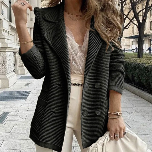 Blazer en tricot pour femmes avec double rangée de boutons et design structuré Chic und Stil