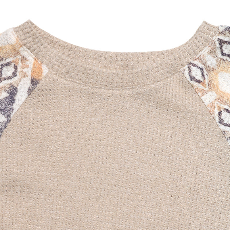 Pull en tricot pour femmes avec des manches raglan modernes et un motif floral Chic und Stil