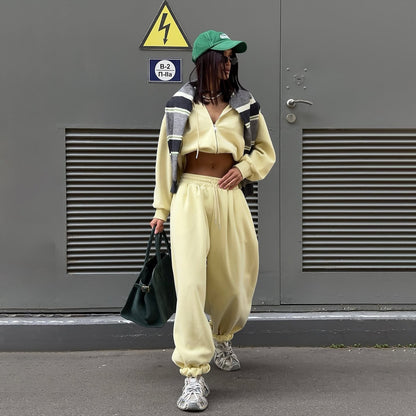 Dames ensemble de loungewear tendance avec hoodie court et pantalon large Chic und Stil